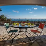 Vivian's - Endless View Apartment