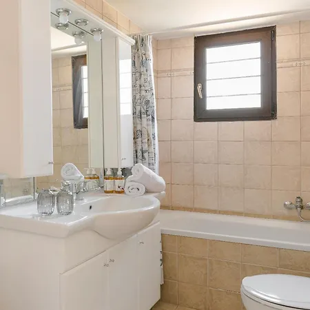 Vivian's Endless View Apartment Svoronata
