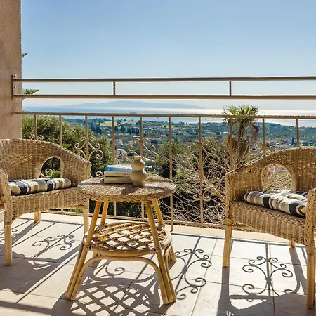 Vivian's Endless View Apartment