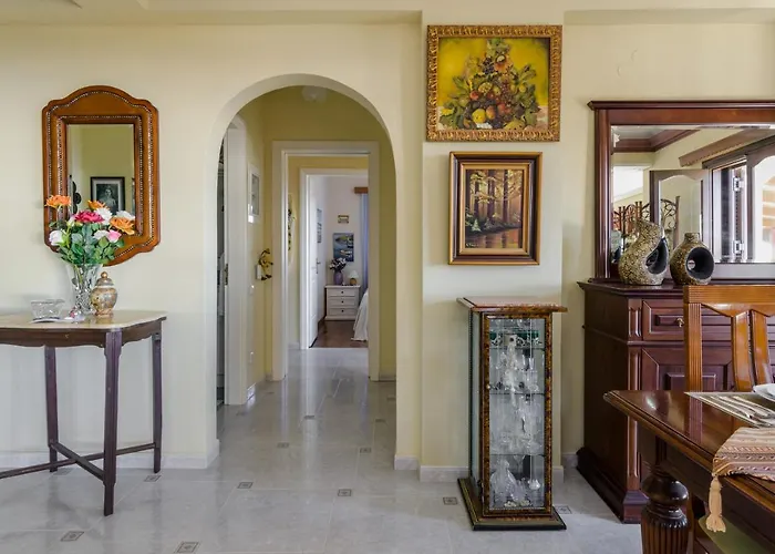 Vivian's - Endless View *