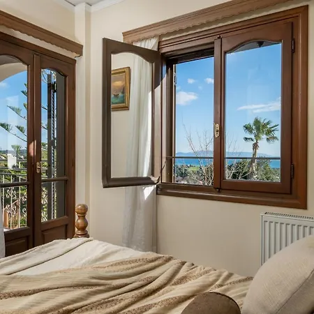 Vivian's - Endless View * Svoronata