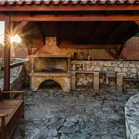 Vivian's - Endless View Svoronata