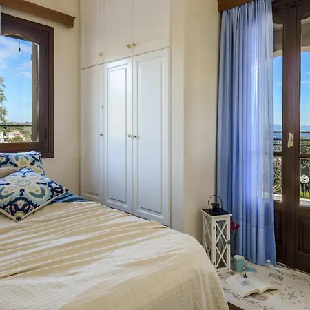 Vivian's - Endless View * Svoronata