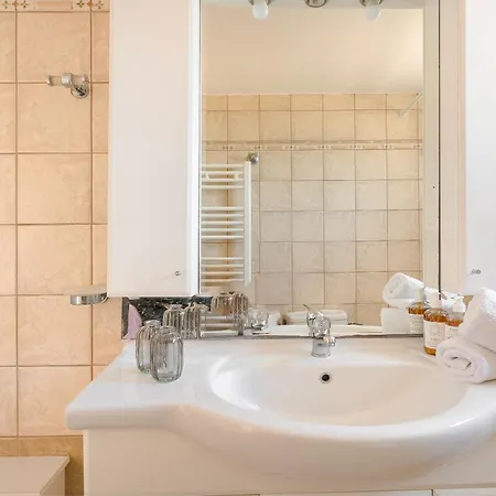 Vivian's - Endless View